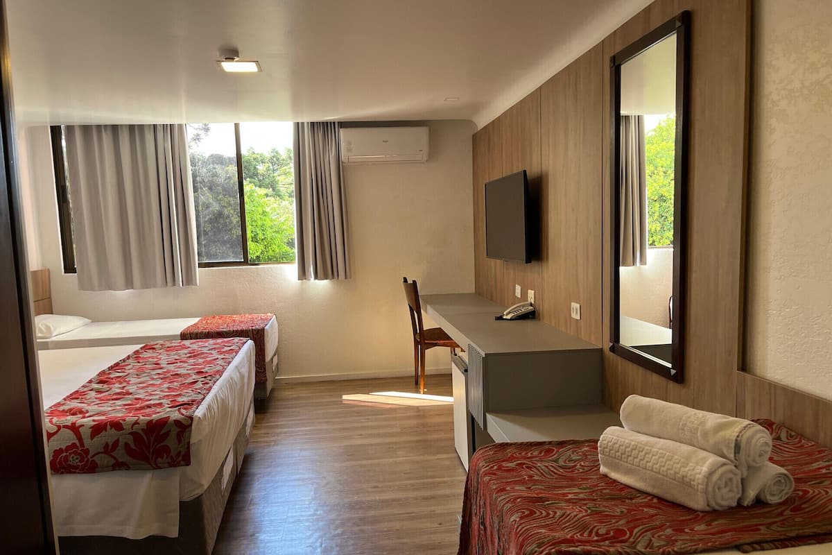 Nệm Select Comfort, két bảo mật tại phòng, bàn
