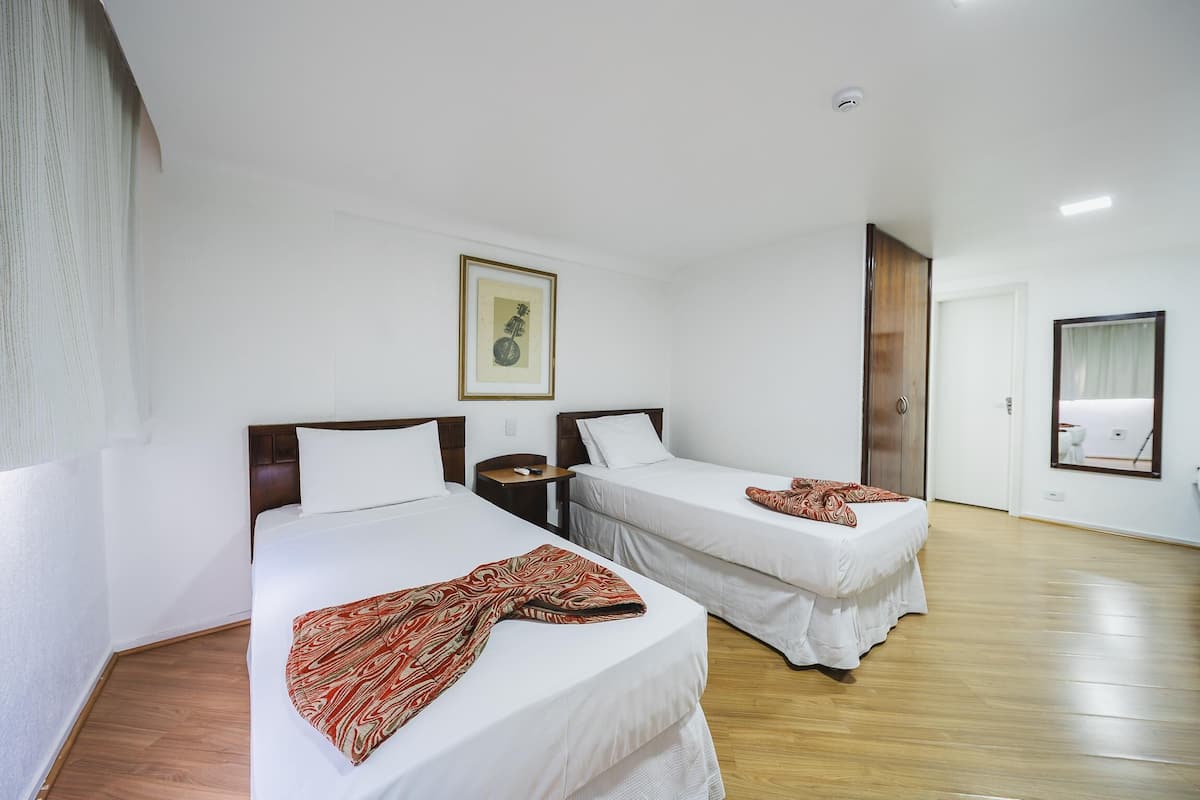 Select-Comfort-Betten, Zimmersafe, Schreibtisch, kostenloses WLAN