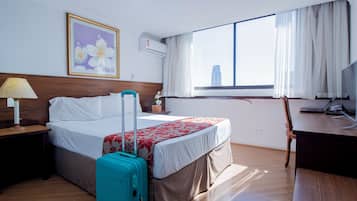 1 quarto, camas Select Comfort, cofres nos quartos, escrivaninha