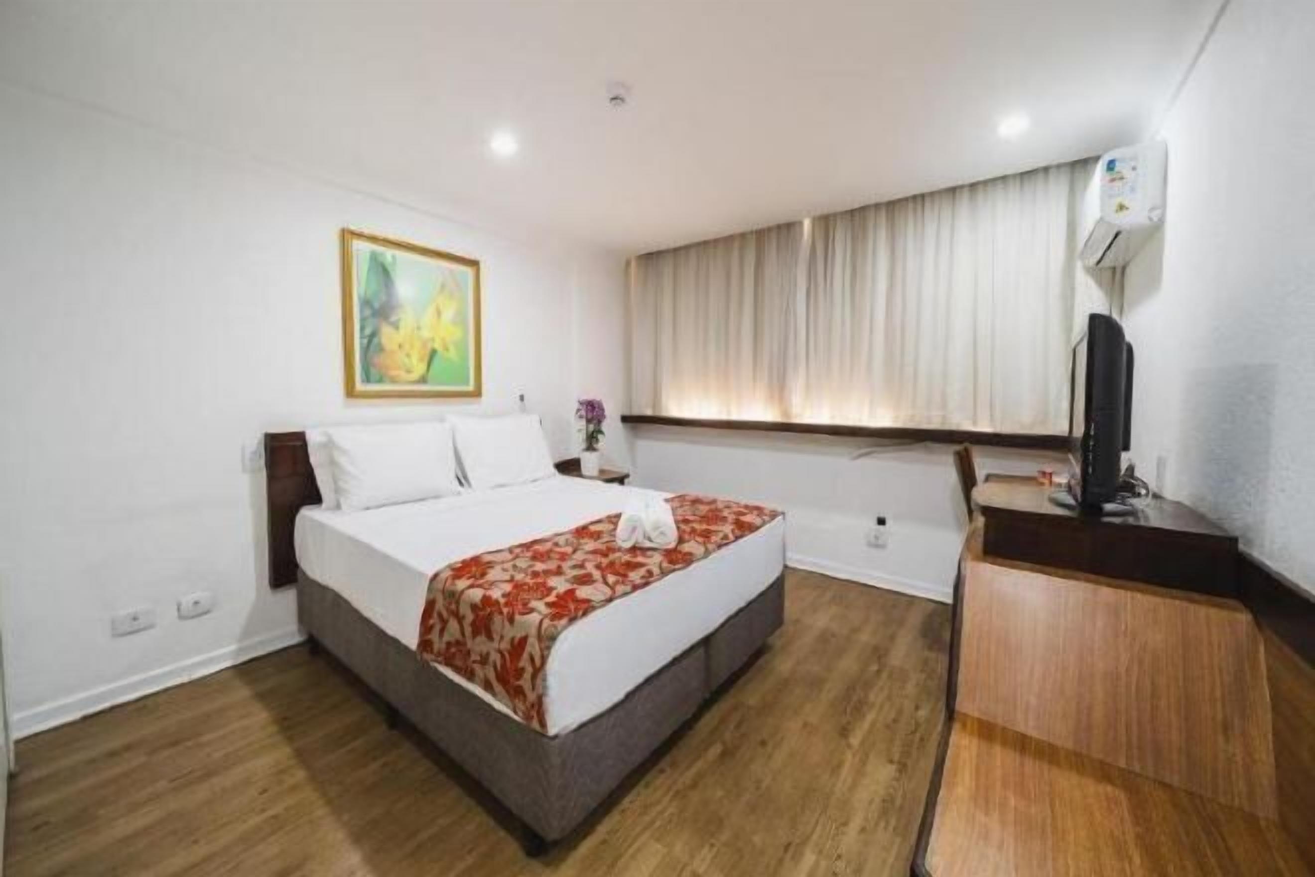 Select Comfort beds, in-room safe, desk, rollaway beds