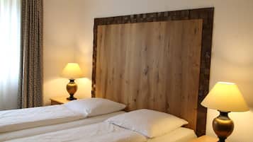 Roupas de cama antialérgicas, escrivaninha, cortinas blackout