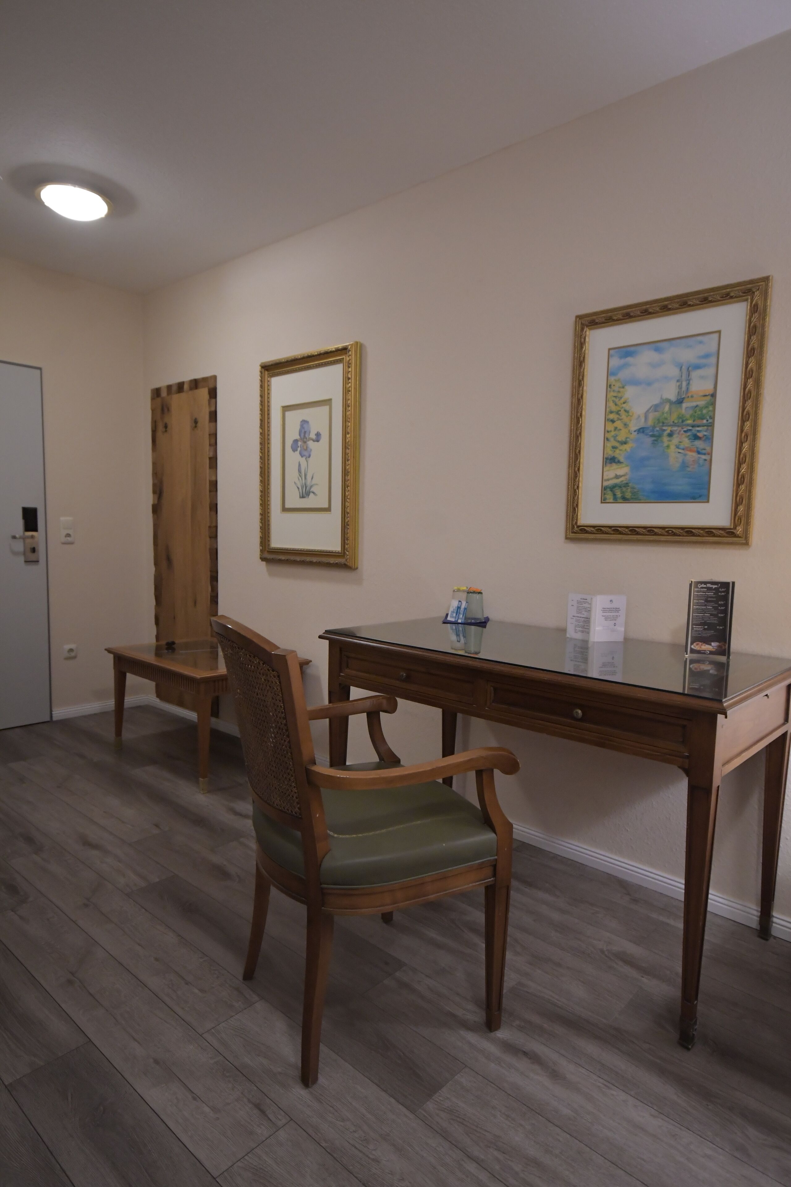 Habitación básica doble | Ropa de cama hipoalergénica, escritorio, cortinas opacas