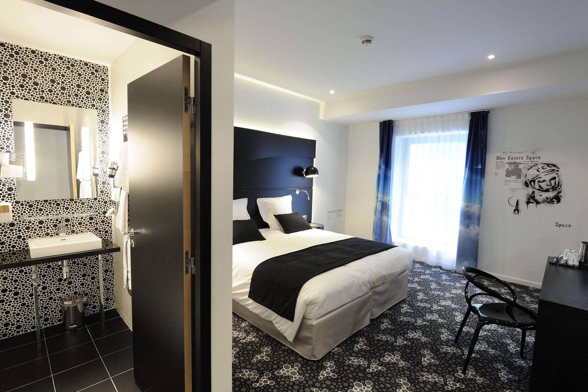 Minibar, in-room safe, desk, blackout drapes