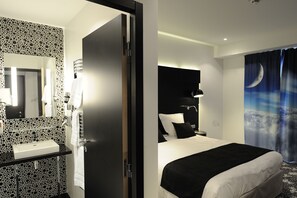 Standard Room, 1 Queen Bed, Non Smoking | Minibar, in-room safe, desk, blackout drapes - Kyriad Prestige Perpignan Centre del Mon (Perpignan)