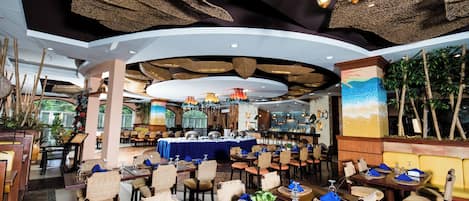 2 restaurants, breakfast served