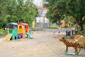 Children’s play area – outdoor