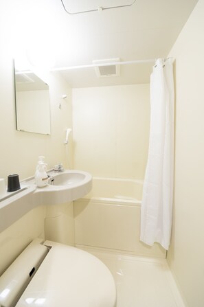 Combined shower/tub, free toiletries, hair dryer, bathrobes - Dormy Inn Express Mikawa Anjo Natural Hot Spring (Anjo)