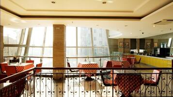 Daily buffet breakfast for a fee