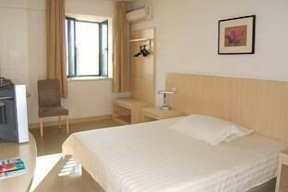 Double Room | In-room safe, desk, blackout curtains, iron/ironing board