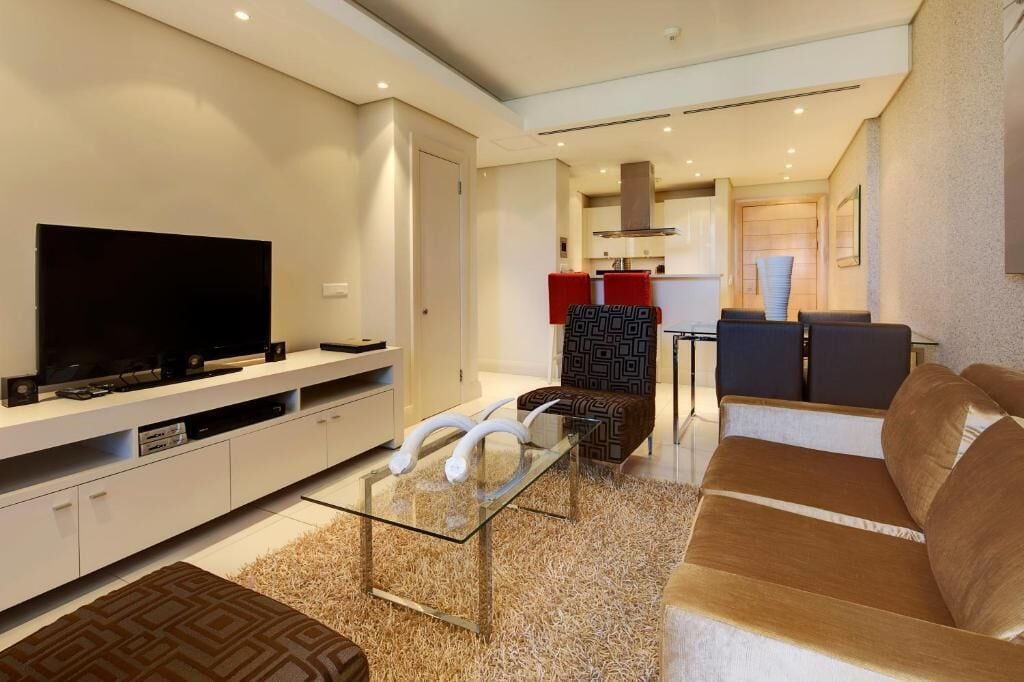 Wohnbereich | 107-cm-Flachbildfernseher mit Satellitenempfang, Plasmafernseher