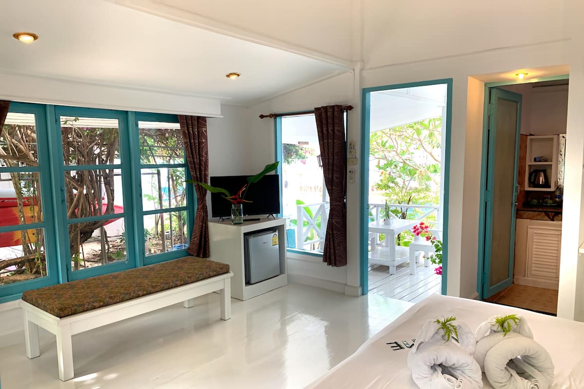 Deluxe Garden Villa | Minibar, in-room safe, individually furnished, desk