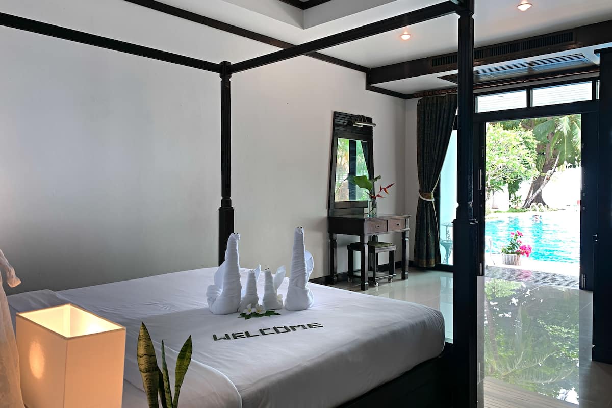 Standard Room, 1 Double Bed, Non Smoking, Ocean View | Minibar, in-room safe, individually furnished, desk