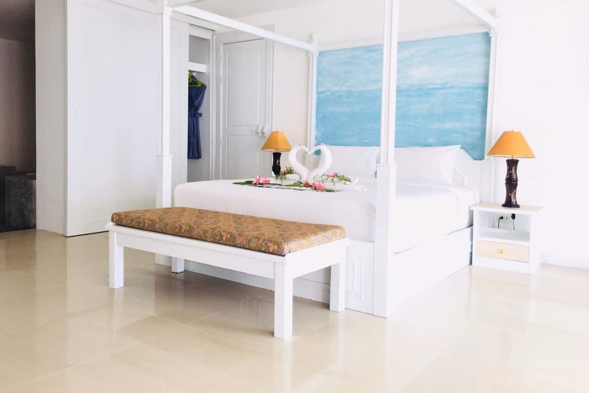 Royal Pool Villa Beach Front | Minibar, in-room safe, individually furnished, desk