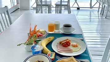 Dagelijks ontbijtbuffet (THB 350 per persoon)