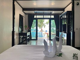 Standard Room, 1 Double Bed, Non Smoking, Ocean View | Minibar, in-room safe, desk, WiFi (free)