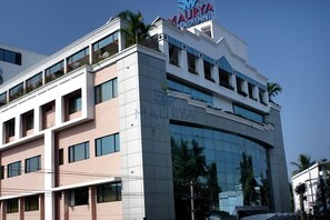 A multi-story hotel with a modern design, featuring a prominent sign at the top.