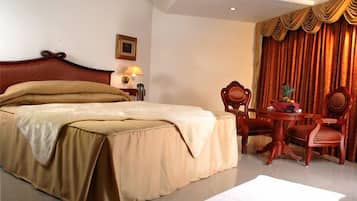 Maurya Suite | Minibar, in-room safe, desk, blackout curtains