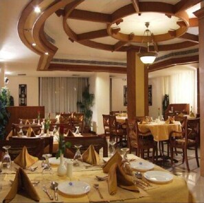4 restaurants, breakfast served - Maurya Rajadhani (Thiruvananthapuram)