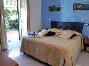 Single Room | Frette Italian sheets, premium bedding, individually decorated - Ravello Rooms (Ravello)