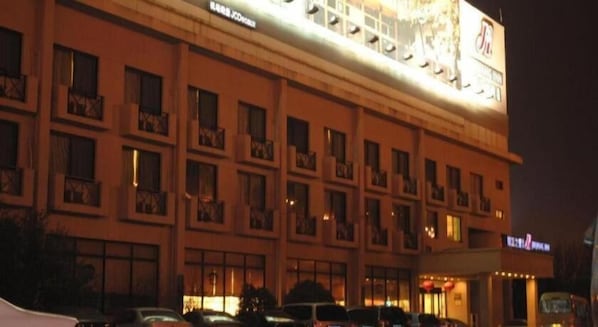 Exterior - Jinjiang Inn Select Shanghai Pudong Airport (Shanghai)