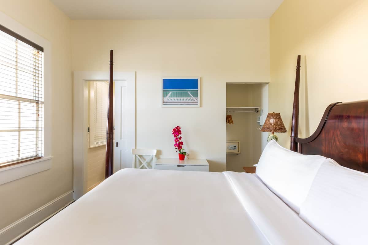 Southernmost King Suite | Iron/ironing board, individually decorated, individually furnished