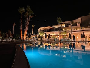 Outdoor pool, pool umbrellas, sun loungers - TH Praia - Borgo di Fiuzzi Resort & SPA (Praia a Mare)