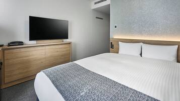 Deluxe Double Room, Non Smoking | Premium bedding, down comforters, in-room safe, blackout drapes