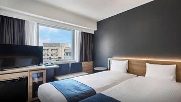 Hollywood Twin Room, Smoking | Premium bedding, down comforters, in-room safe, blackout drapes