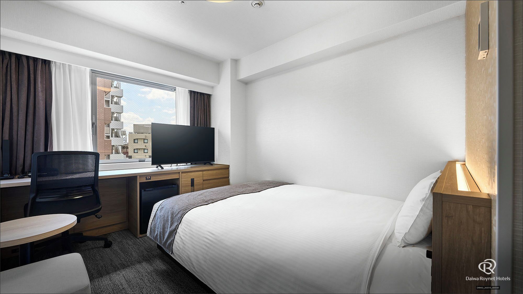 Habitació doble estàndard, 1 llit doble, fumadors | Roba de llit d'alta qualitat, cobrellits i caixa forta a l'habitació 