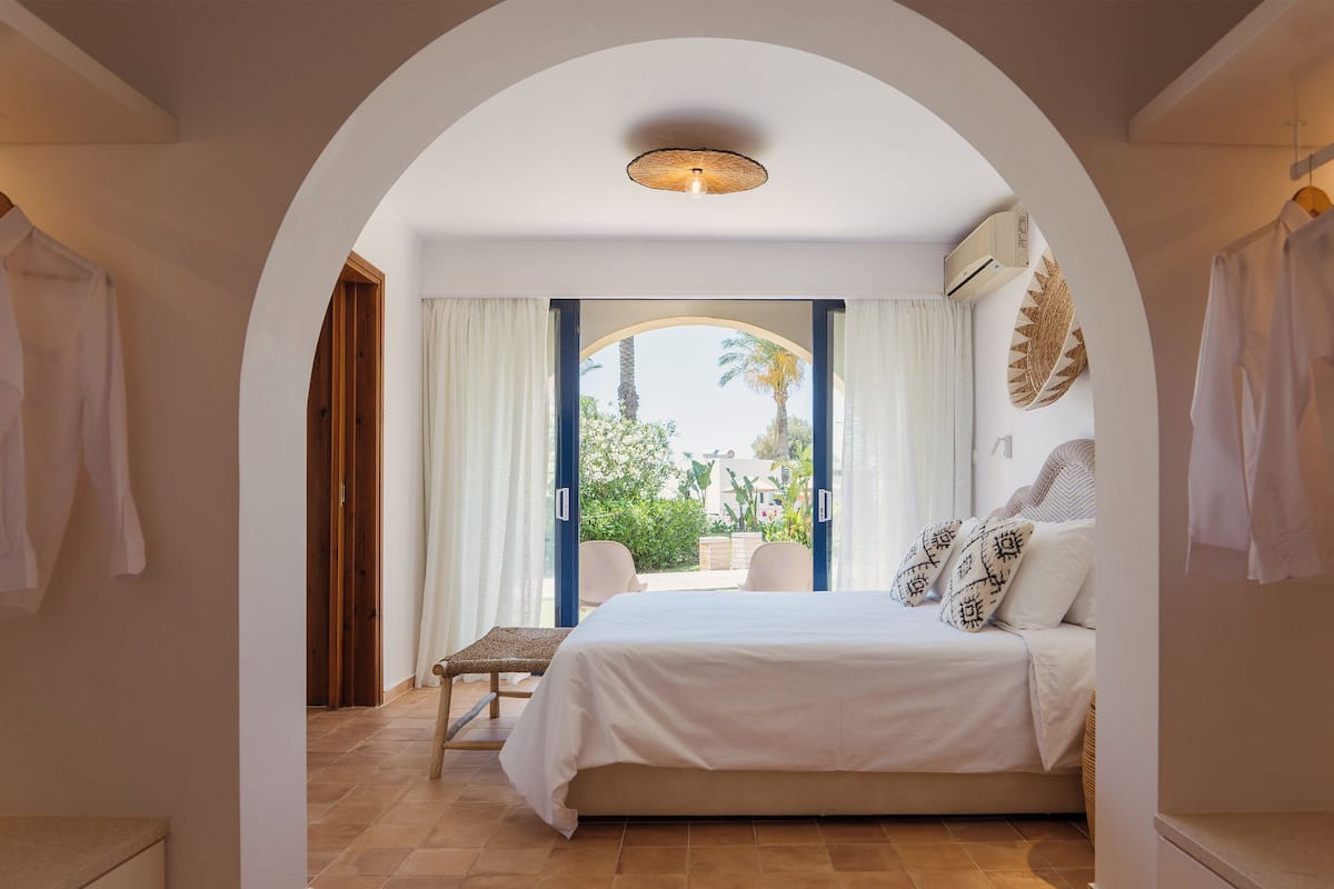 Casa Bianca Fields View | 2 bedrooms, down duvets, Select Comfort beds, in-room safe