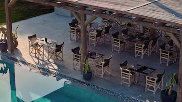 2 restaurantes: opção de café da manhã, almoço e jantar