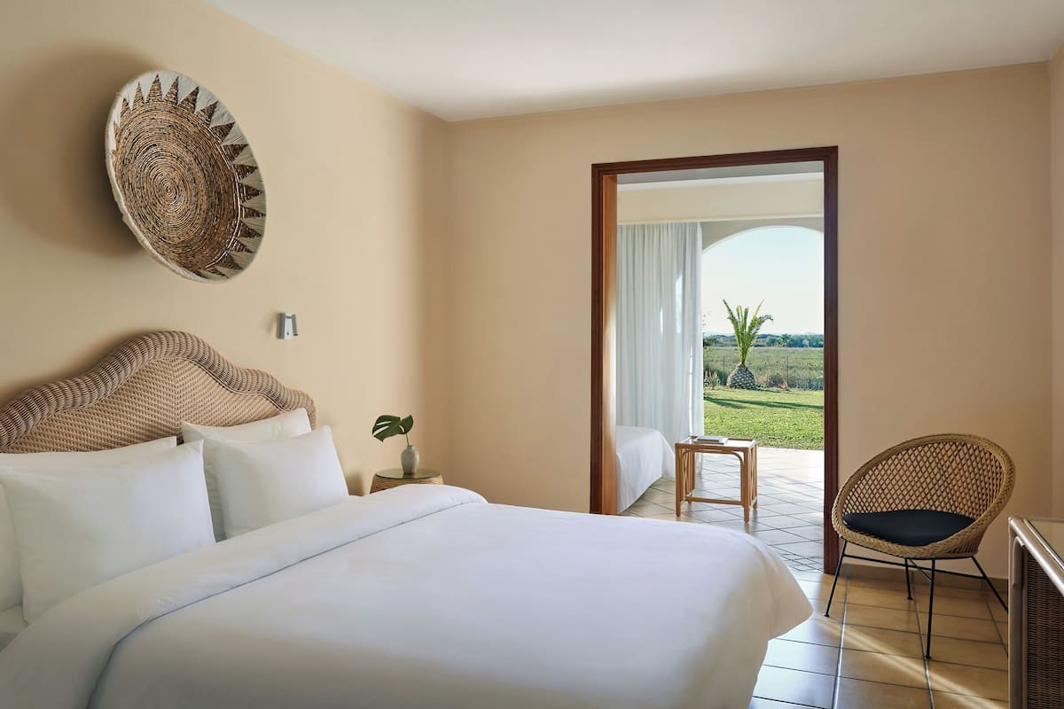 2 bedrooms, down duvets, Select Comfort beds, in-room safe