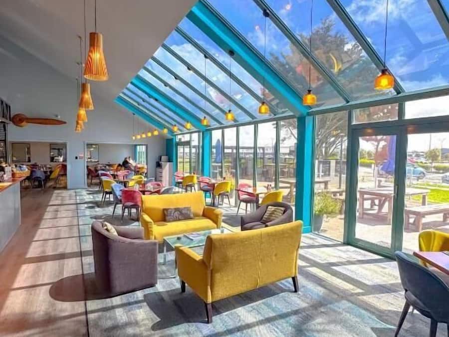 Breakfast, lunch, dinner served; alfresco dining