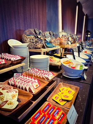 Petit déjeuner buffet servi tous les jours en supplément
