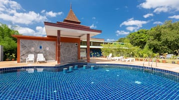 Outdoor pool, pool loungers