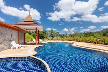 室外游泳池,日光浴躺椅