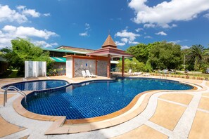 Outdoor pool, sun loungers