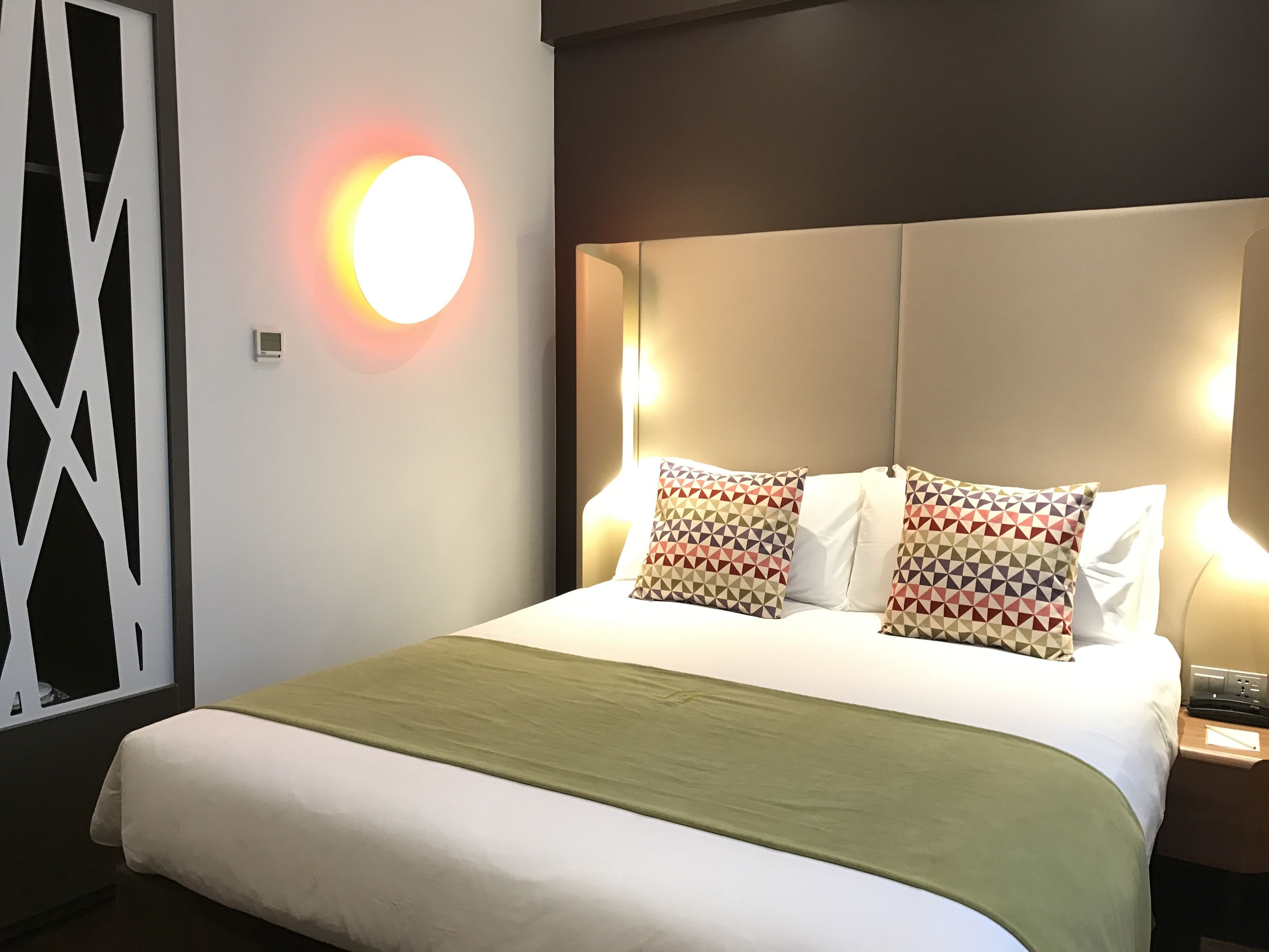 standard room, 1 double bed | premium bedding, pillow-top beds, in-room safe, individually decorated