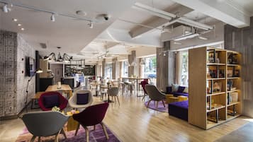 Coin salon dans le hall