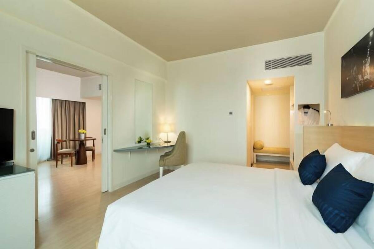 1 chambre, minibar, coffres-forts dans les chambres, bureau