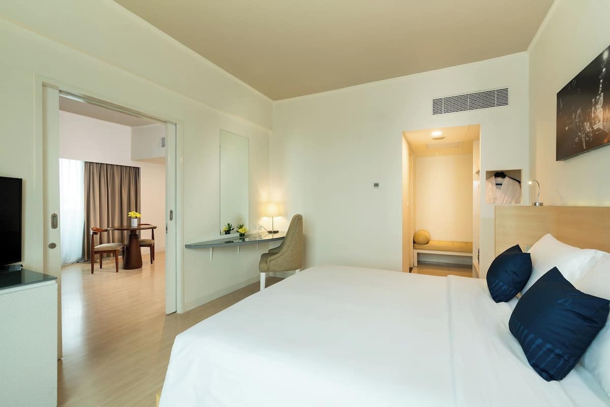 Minibar, in-room safe, desk, soundproofing