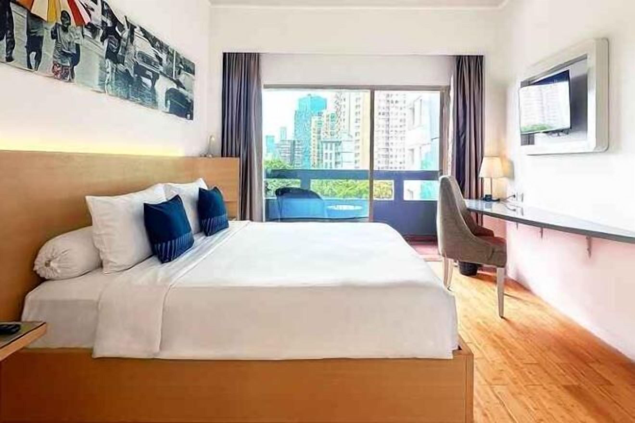 Minibar, in-room safe, desk, soundproofing