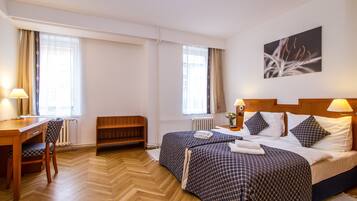 Business-Suite, 1 Schlafzimmer | Zimmersafe, Schreibtisch, Verdunkelungsvorhänge, kostenloses WLAN