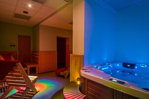 Sauna seca, banheira de hidromassagem, sauna a vapor