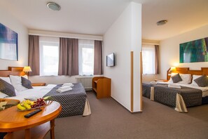 Coffres-forts dans les chambres, bureau, rideaux occultants