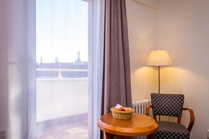 Habitació doble o amb dos llits individuals superior | Caixa forta a l'habitació, escriptori, cortines opaques i wifi gratuïta 