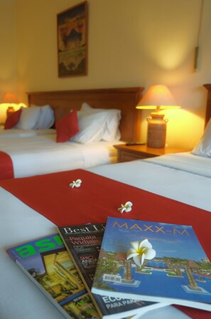 Superior Quarto | ตู้นิรภัยในห้องพัก, ตกแต่งพิเศษโดยเฉพาะ, โต๊ะทำงาน, ห้องเก็บเสียง