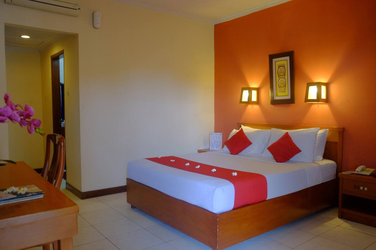 In-room safe, desk, soundproofing, free WiFi
