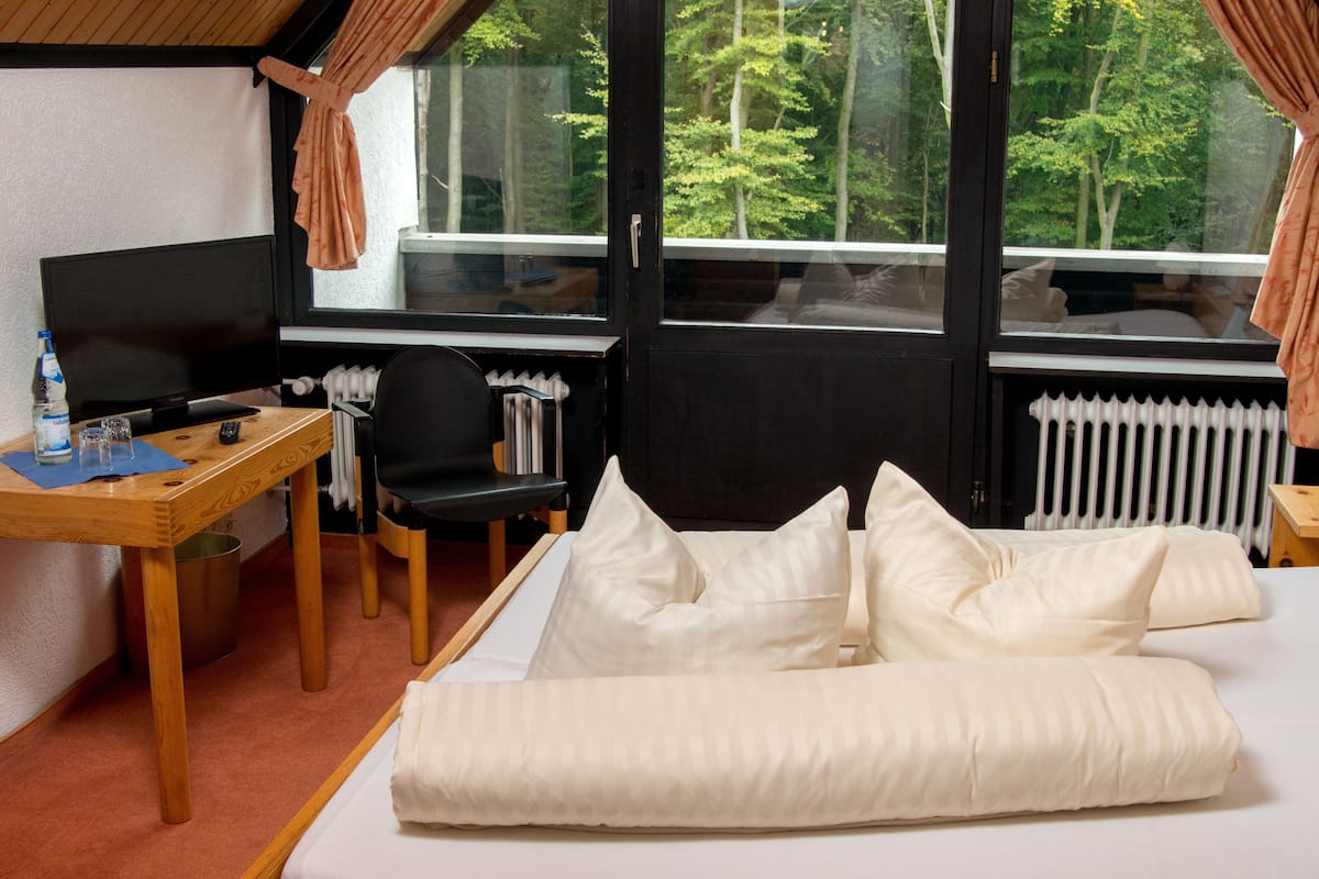 Een bureau, babybedden, extra bedden, gratis wifi