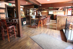 Bar (on property) - 5 Corners Guest Inn (Ballyclare)